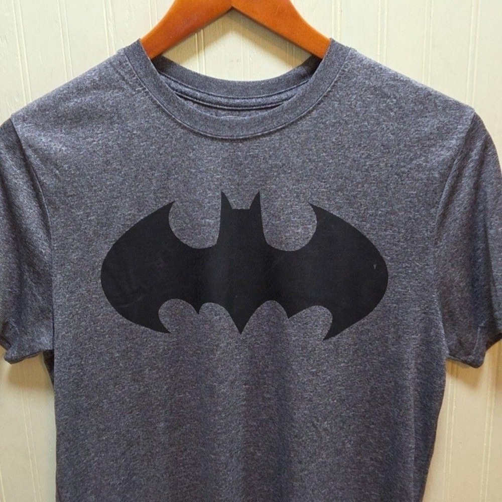 Batman Shirt Mens Small Gray Batman Logo Graphic Tee Tagless DC Comics